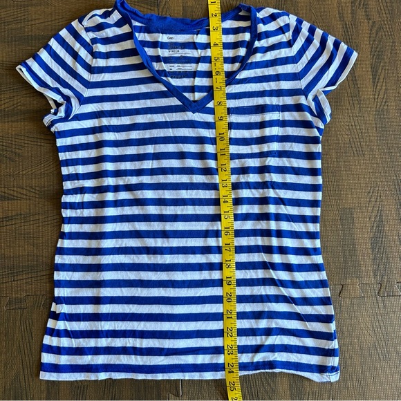 Like New! | Gap | Blue/White Strip Essential V-Neck | Size S - Picture 7 of 8